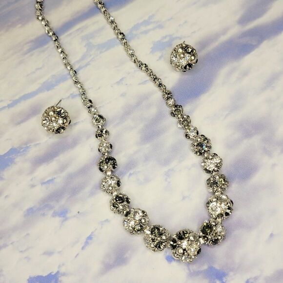 Silver Gray Collar Necklace with earrings - Picture 2 of 9